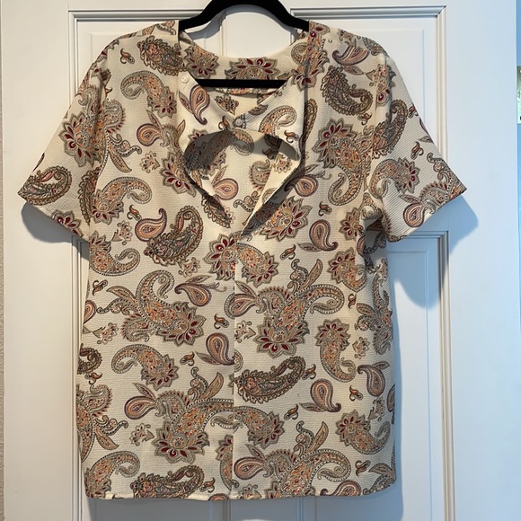 Paisley print blouse with peekaboo back - Picture 3 of 3